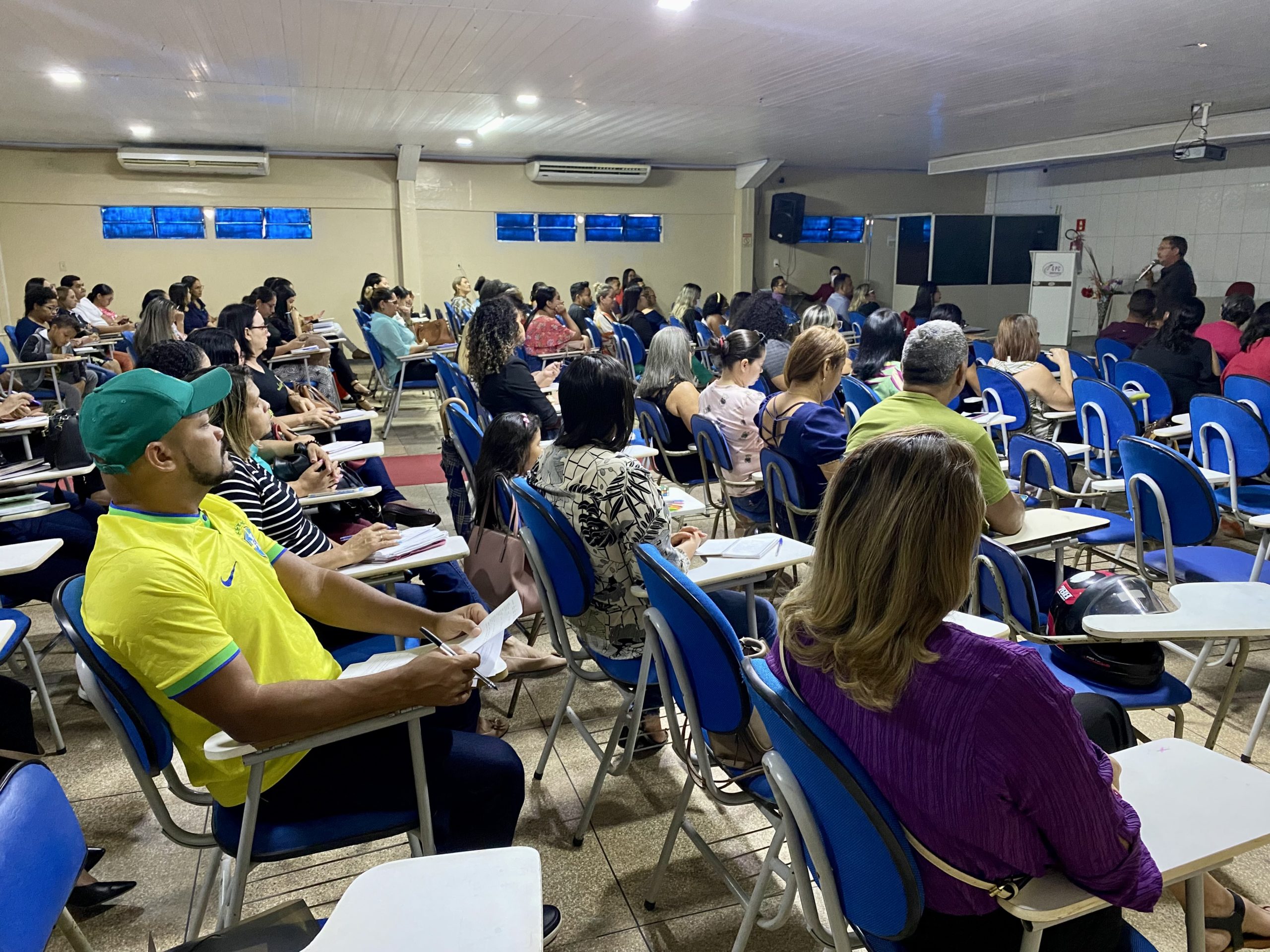 Gestores e coordenadores das escolas municipais recebem orienta&ccedil;&atilde;o sobre programas  educacionais &ndash; Prefeitura de Santana/AP